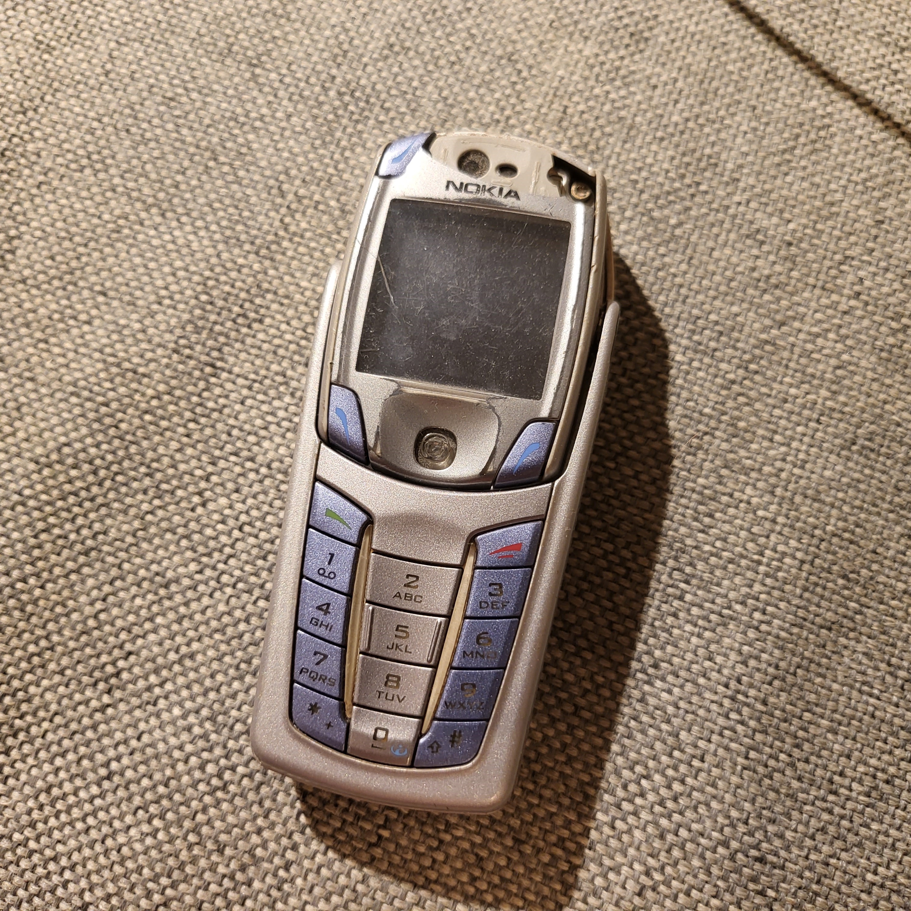 Nokia 6820a